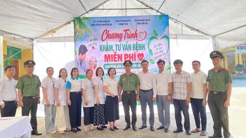 Khám, tư vấn bệnh miễn phí cho nhân dân xã Đông Tiền Hải